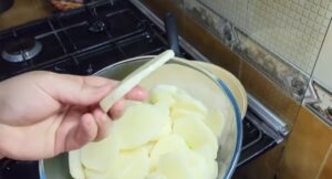 البطاطس باللحمة المفرومة والبشاميل