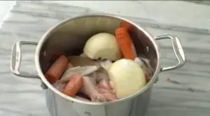 طريقة عمل لانشون الدجاج البيتي