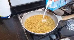 طريقة عمل طاجن الشعرية بالكريمة
