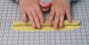 طريقة عمل أصابع التمر بالسمسم
