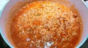 طريقة عمل الأرز الأحمر للسمك