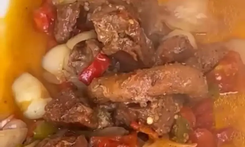 طريقة عمل فخارة اللحم بالسجق