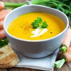 طريقة عمل شوربة الكوسا بالجزر